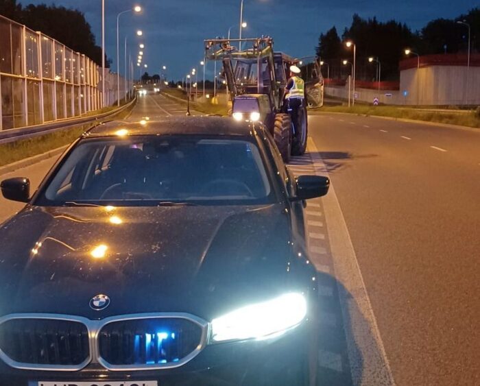 zdarzenie drogowe, ciągnik rolniczy, traktorzysta, drogówka