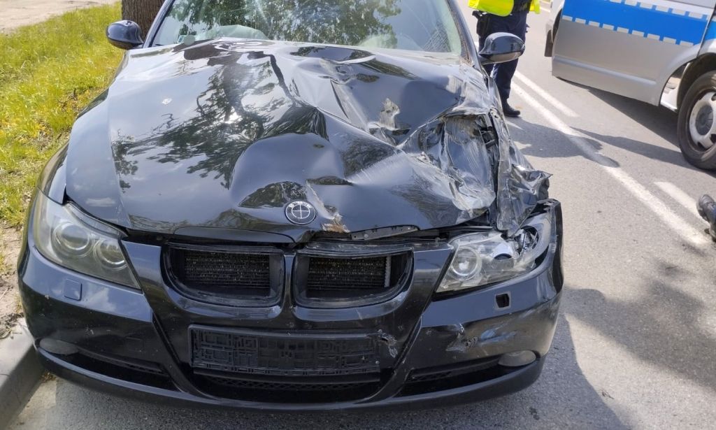 zdarzenie drogowe, zderzenie, ciągnik, auto, przyczepa