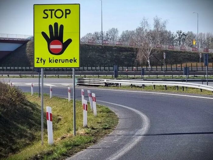 droga ekspresowa, ciągnik, traktorzysta, pod prąd