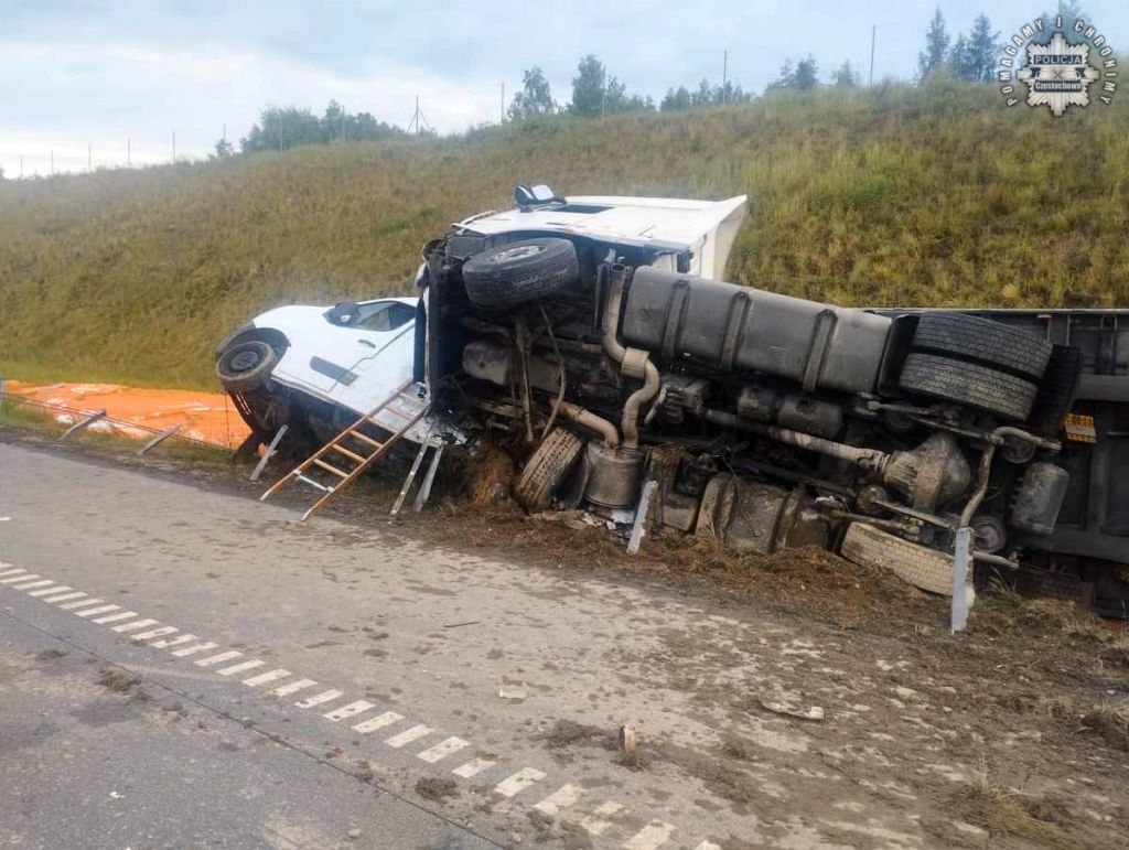 zderzenie, autostrada, ciężarówka, bus, sos pomidorowy