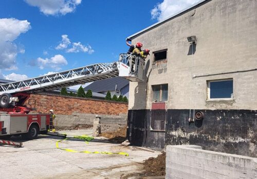 chlewnia, słoma, pożar chlewni, akcja gaśnicza