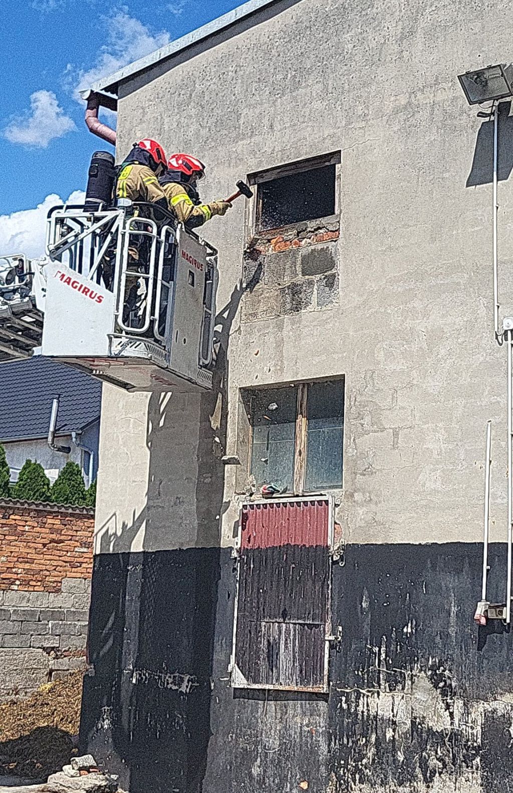 chlewnia, słoma, pożar chlewni, akcja gaśnicza