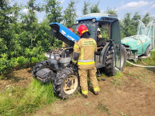 pożar ciągnika, opryskiwacz, akcja gaśnicza, straty