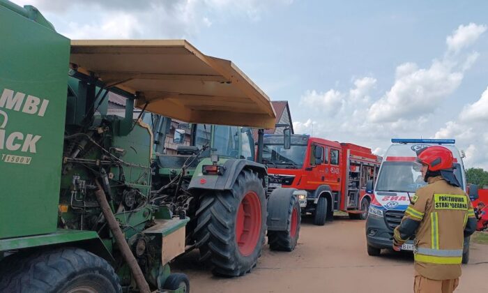 wypadek, naprawa, maszyna rolnicza, prasa belująca