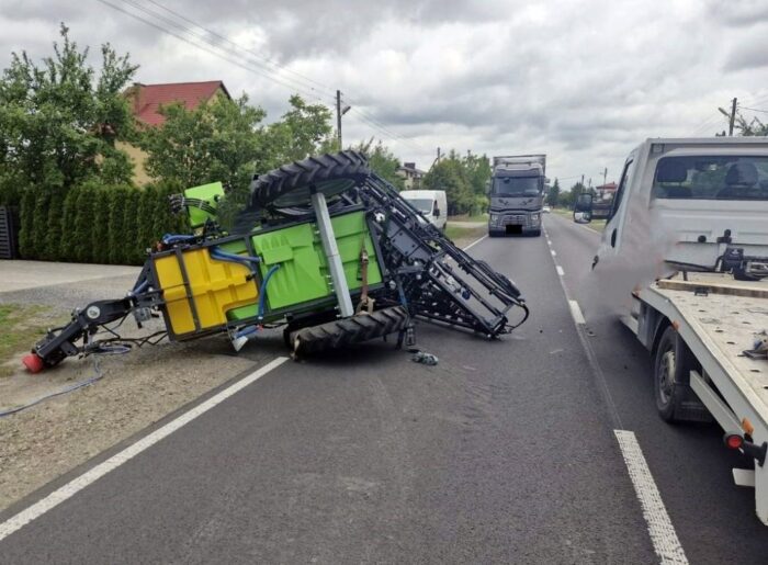 zderzenie, auto, opryskiwacz, laweta