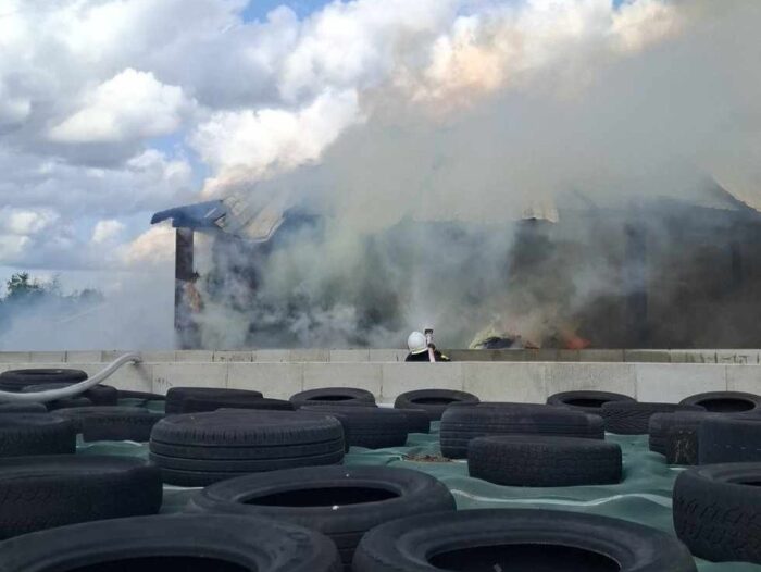 pożar, wiata, siano, straty