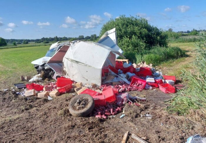 zdarzenie drogowe, auto, zaśnięcie, karma wołowa