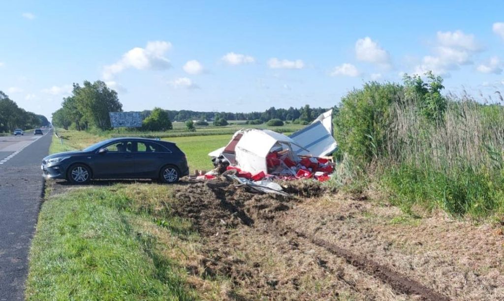 zdarzenie drogowe, auto, zaśnięcie, karma wołowa
