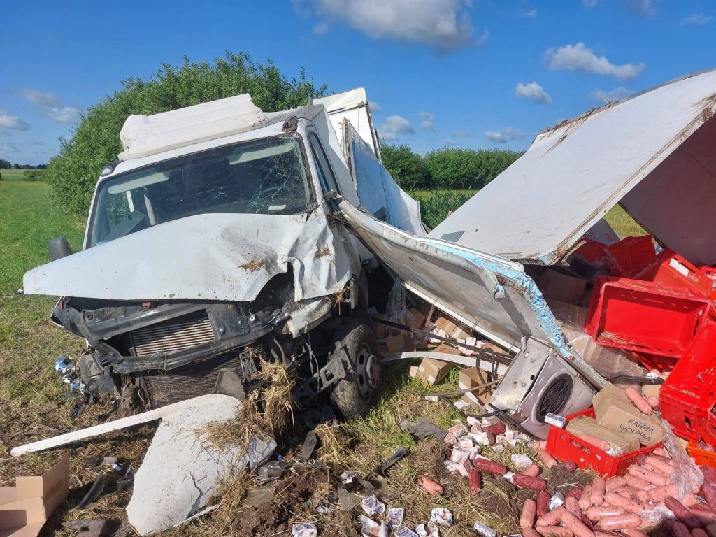 zdarzenie drogowe, auto, zaśnięcie, karma wołowa