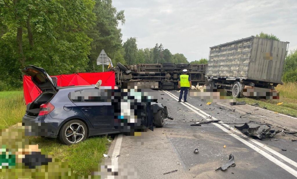 wypadek, osobówka, ciężarówka, drób, śmierć kobiety