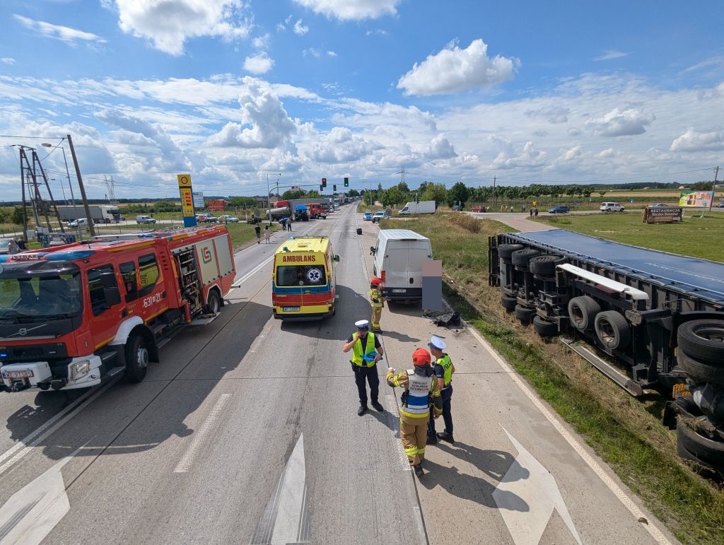 zdarzenie drogowe, zderzenie, ciągnik rolniczy, ciężarówka