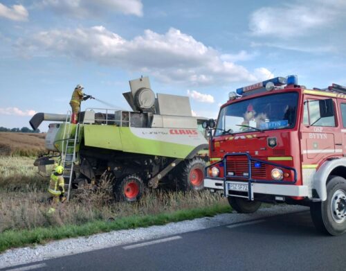 pożar, kombajn, akcja gaśnicza, pożar na polu
