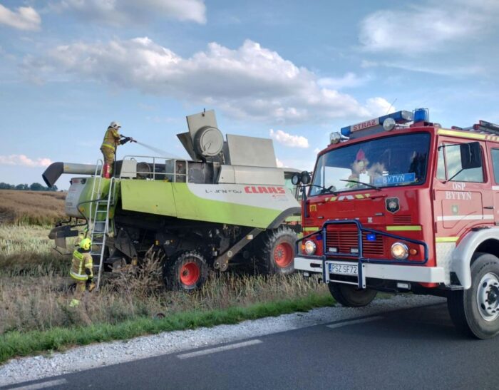 pożar, kombajn, akcja gaśnicza, pożar na polu