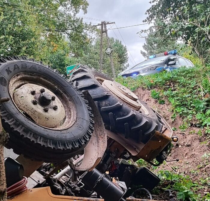 wywrócony ciągnik, koszenie trawy, pijany traktorzysta, pijany kierowca