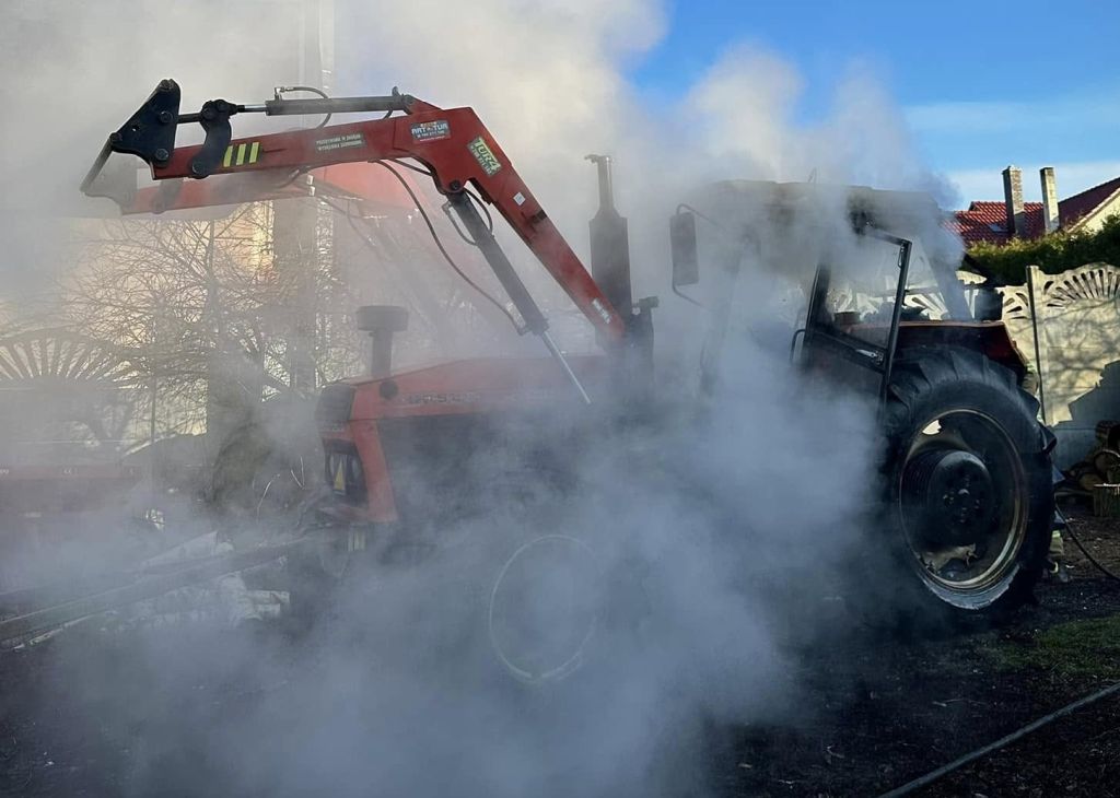 pożar, ciągnik, straty, akcja gaśnicza
