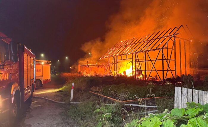 pożar, stodoła, budynek, straty