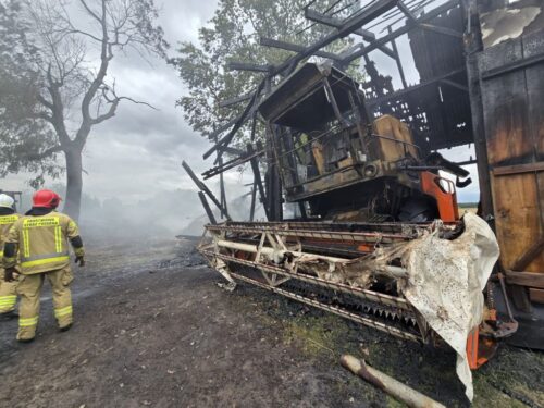 pożar, stodoła, kombajn, straty