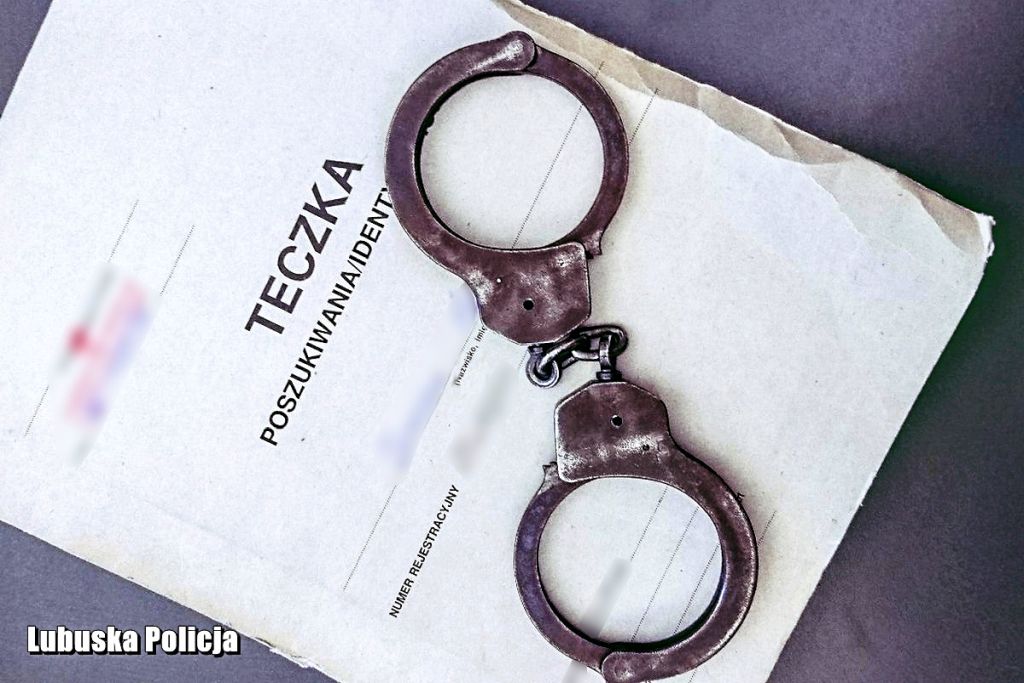 poszukiwany, stodoła, siano, gospodarz