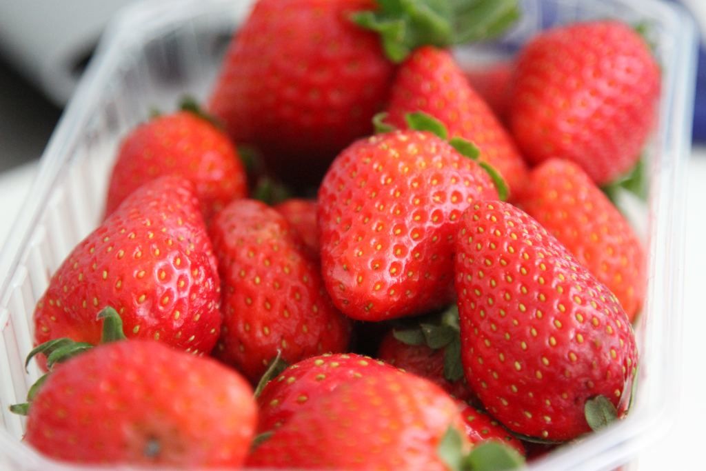 ijhars, produkty z importu, import truskawek, cebula