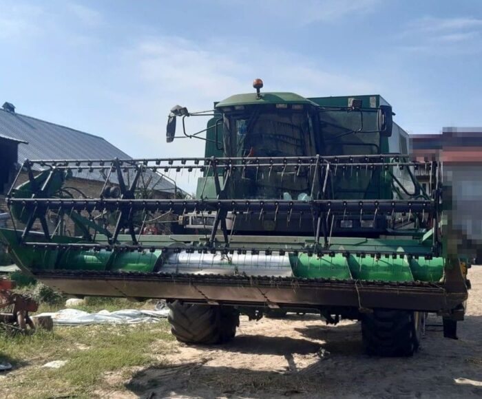 prace serwisowe, kombajn, naprawa, ranny mężczyzna