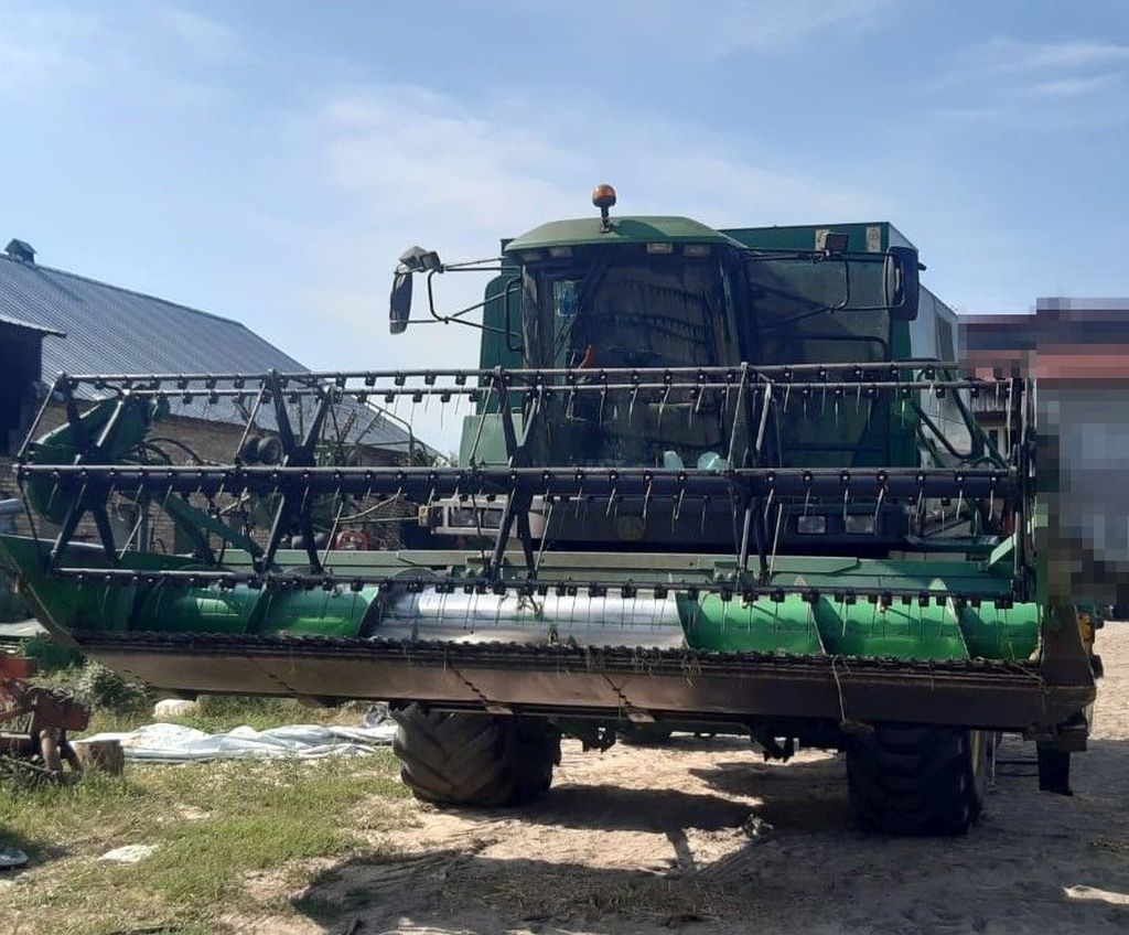 prace serwisowe, kombajn, naprawa, ranny mężczyzna