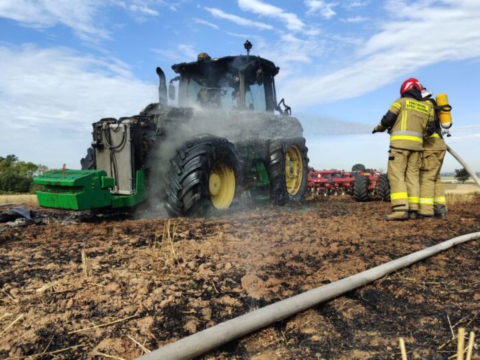 pożar, pole, ciągnik, ściernisko