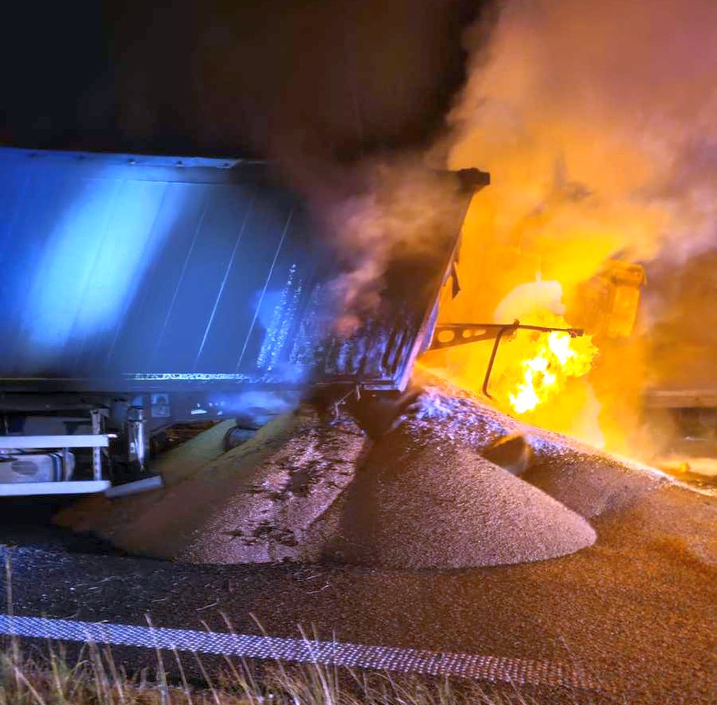 wypadek, ciężarówka, zboże, auto