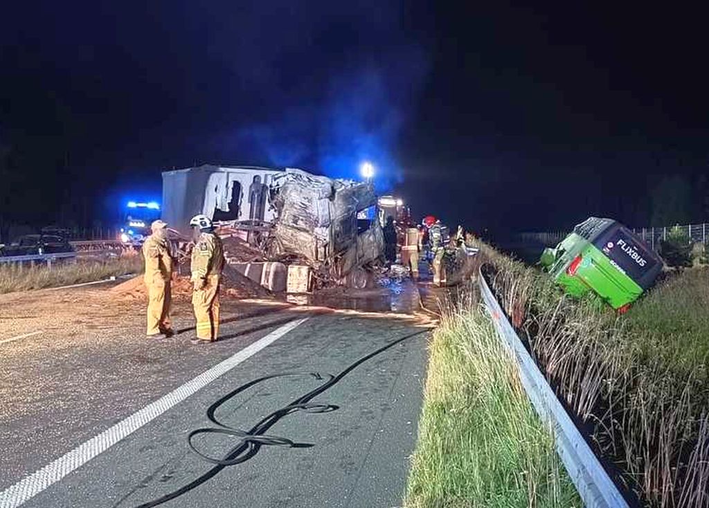wypadek, ciężarówka, zboże, auto
