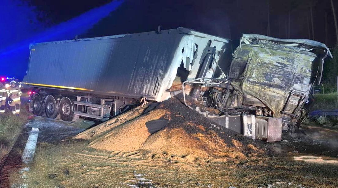 wypadek, ciężarówka, zboże, auto