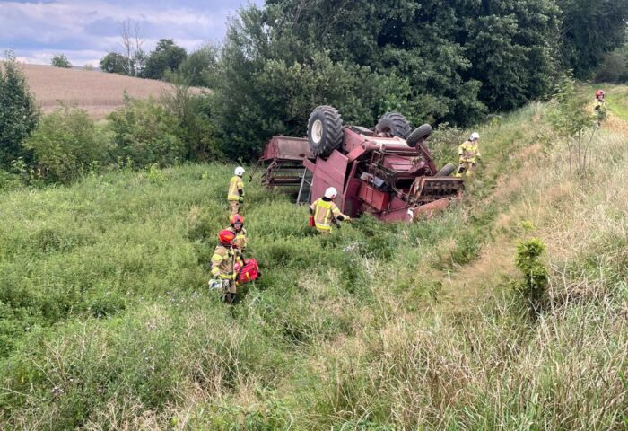 wywrócony kombajn, operator, kierowca kombajnu, zdarzenie z kombajnem