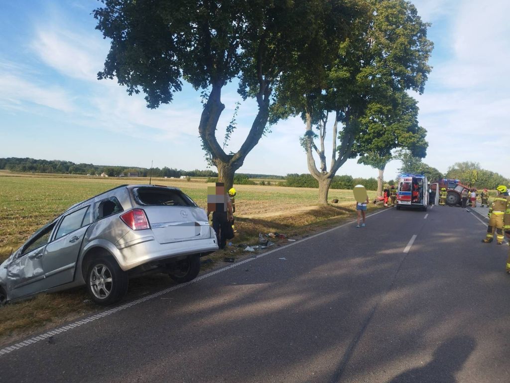zderzenie, ciągnik, auto, ranni