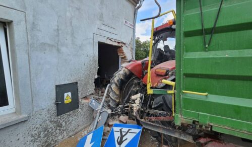 zdarzenie drogowe, zderzenie, ciągnik, auto