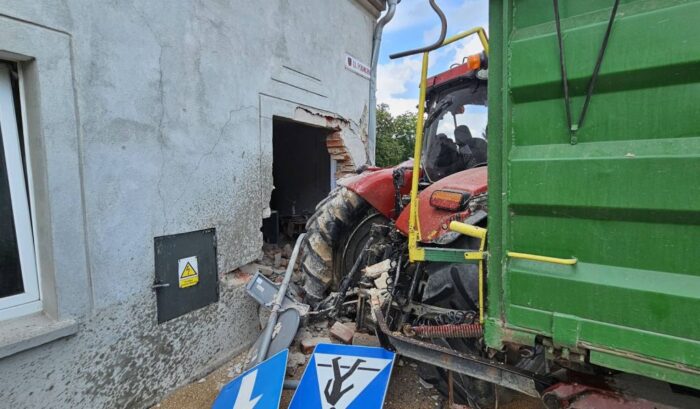zdarzenie drogowe, zderzenie, ciągnik, auto