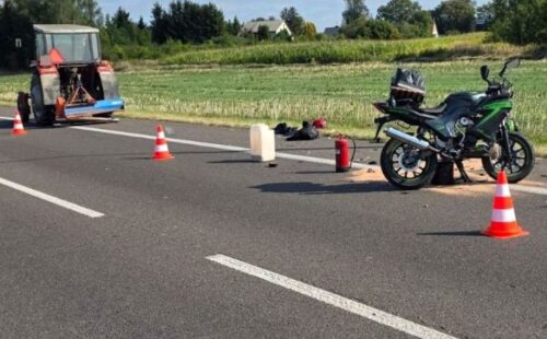 zdarzenie drogowe, zderzenie, motorower, ciągnik