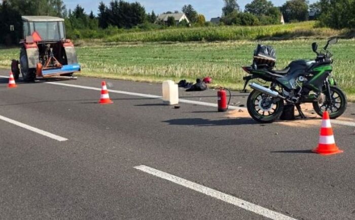 zdarzenie drogowe, zderzenie, motorower, ciągnik