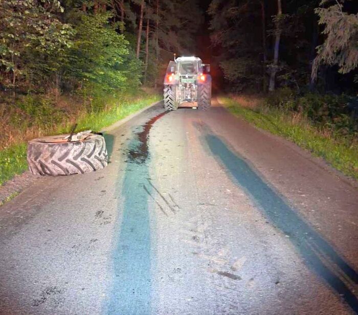 wypadek, zdarzenie drogowe, zderzenie, ciągnik, auto