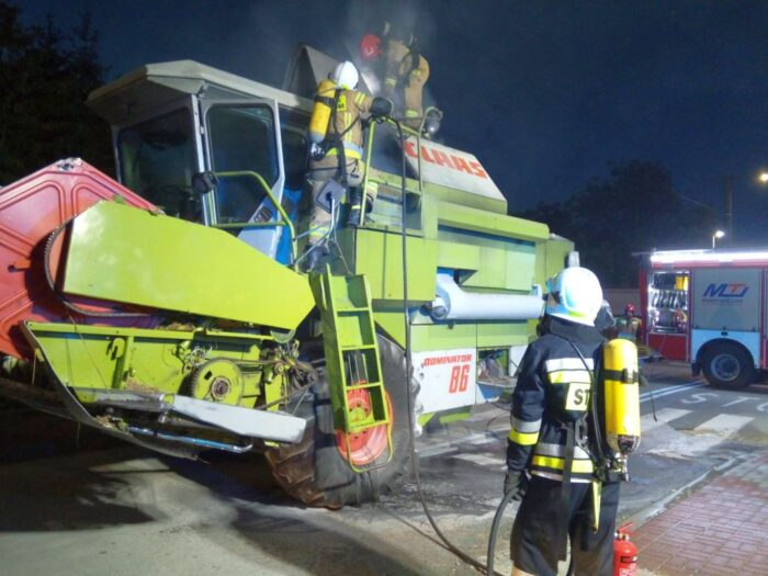 pożar, kombajn, poparzony mężczyzna, akcja gaśnicza