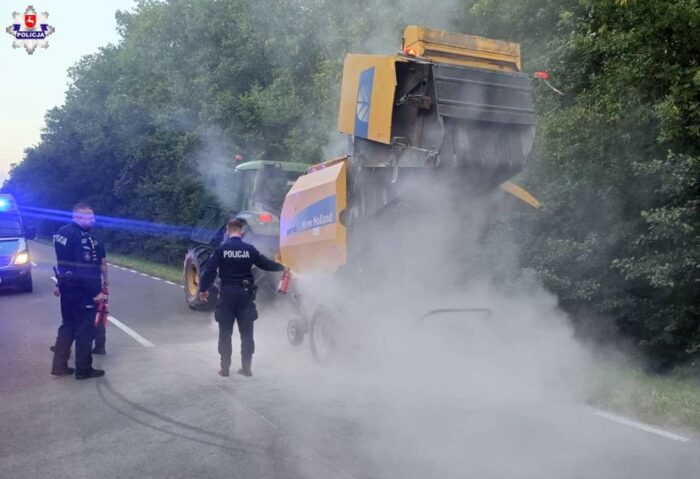pożar, prasa, maszyna rolnicza, policjanci