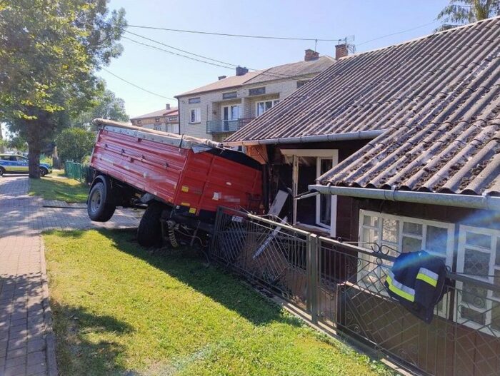 zdarzenie drogowe, przyczepa, dom, zboże