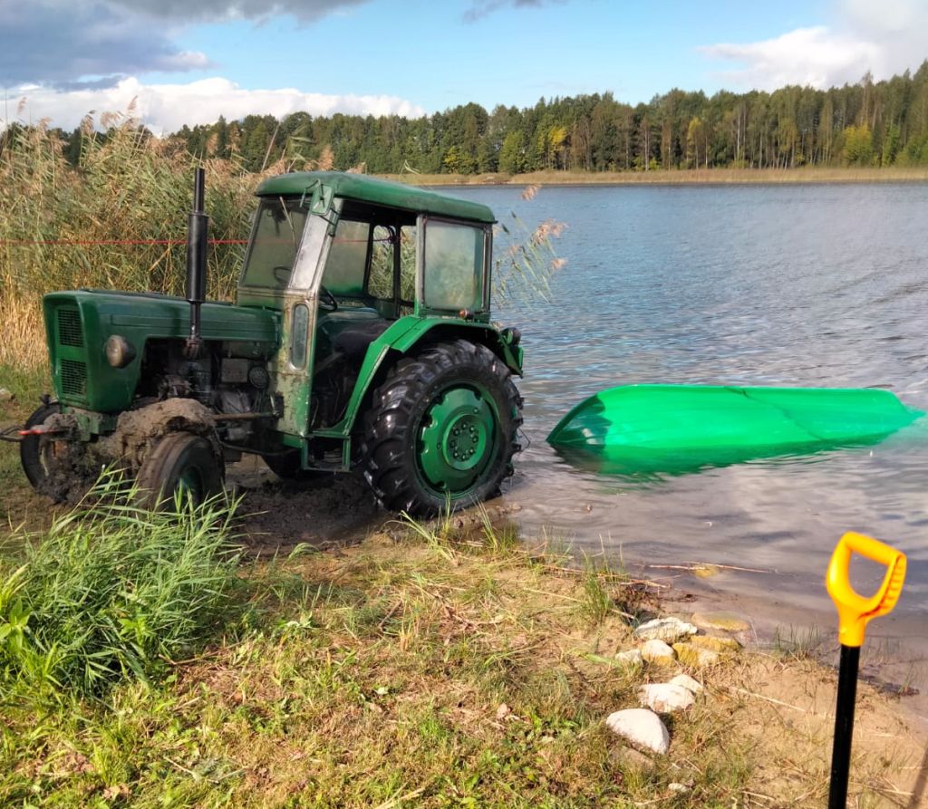 ciągnik, jezioro, kierowca ciągnika, traktorzysta