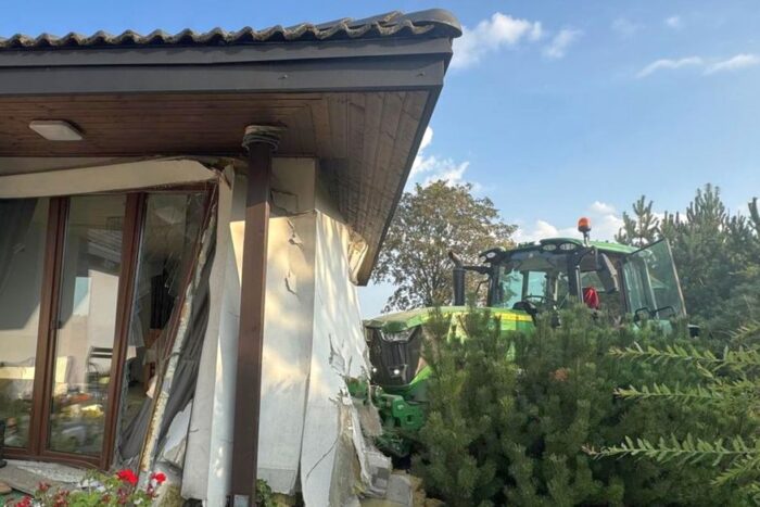 wypadek, zderzenie, ciągnik, dom