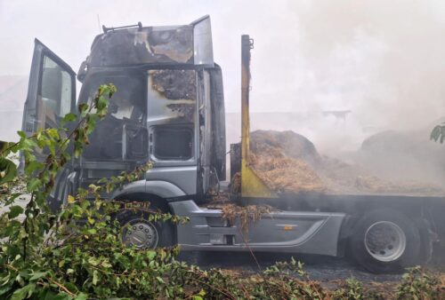 pożar, ciężarówka, słoma, akcja gaśnicza