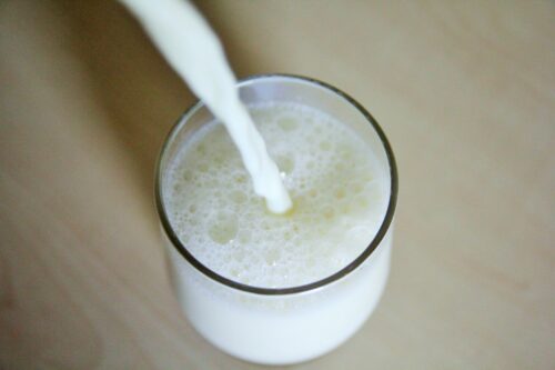 mleko, cena mleka, mleko surowe, mleczarnie, krowy mleczne, produkcja mleka, mleko w UE