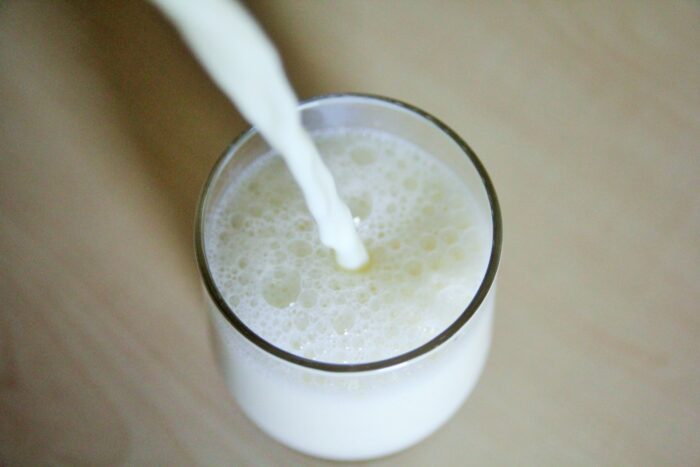 mleko, cena mleka, mleko surowe, mleczarnie, krowy mleczne, produkcja mleka, mleko w UE