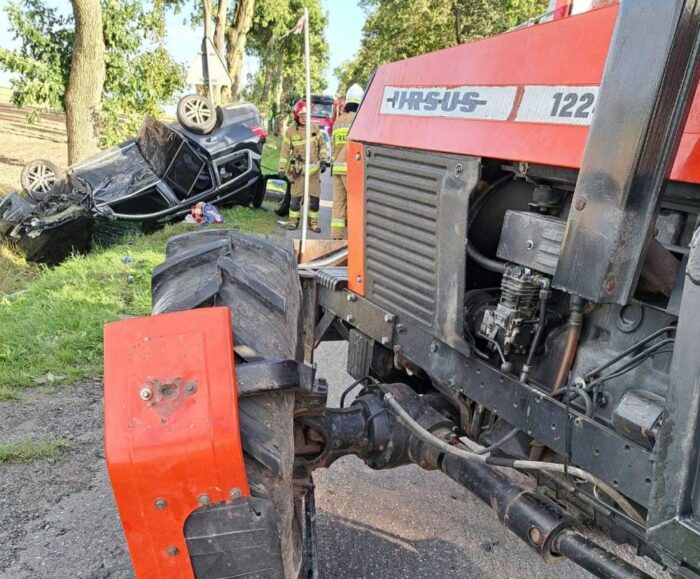 wypadek, zderzenie, auto, ciągnik