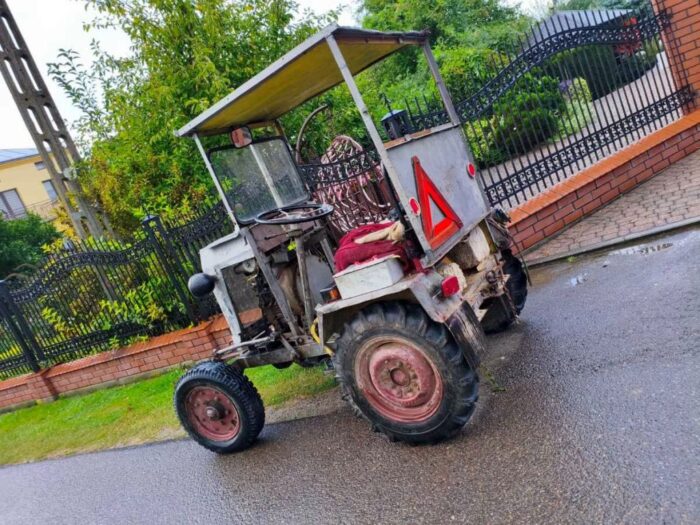 pijany kierowca, ciągnik-samoróbka, ciągnik sam, zakaz prowadzenia pojazdów