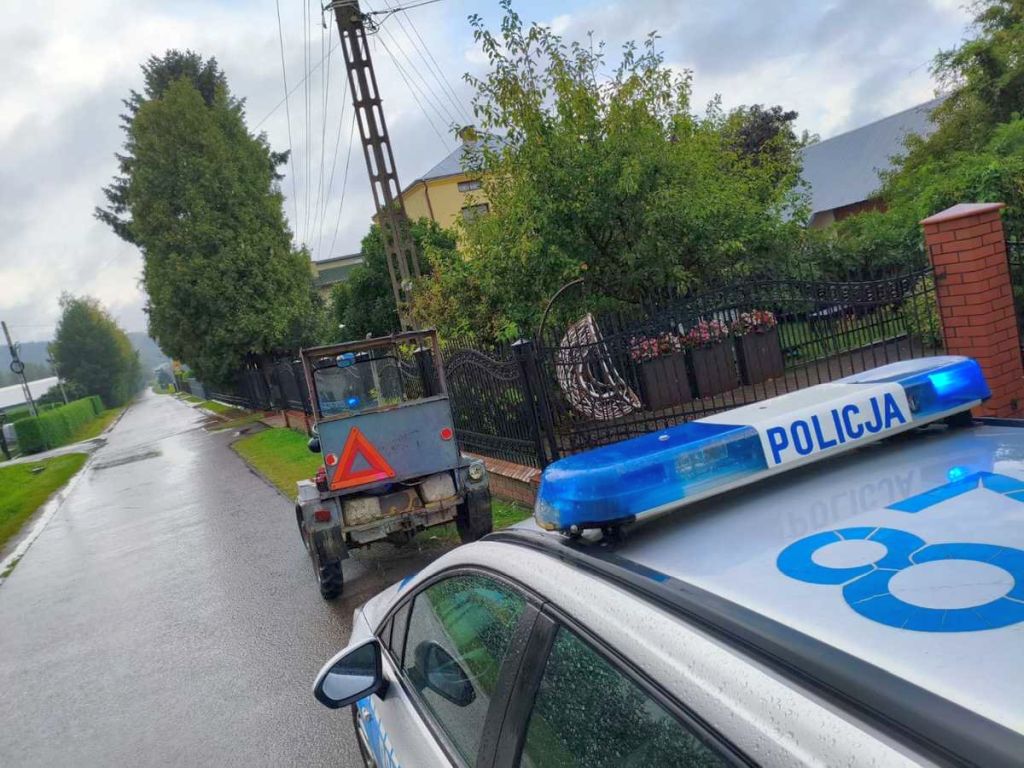 pijany kierowca, ciągnik-samoróbka, ciągnik sam, zakaz prowadzenia pojazdów