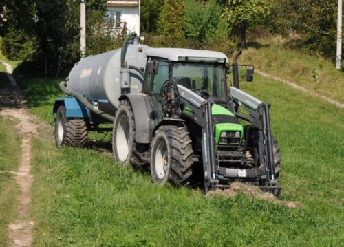 wypadek, ciągnik, beczka, przejechanie