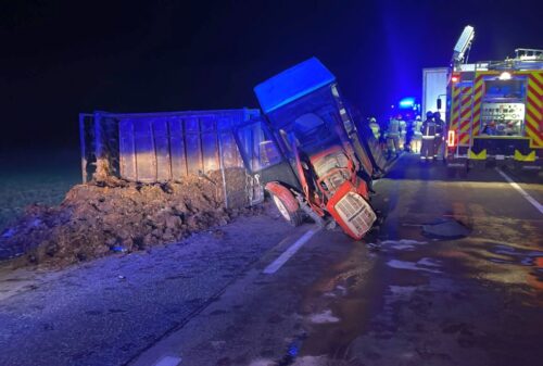 wypadek, ciągnik, rozrzutnik, auto, śmierć kierowcy