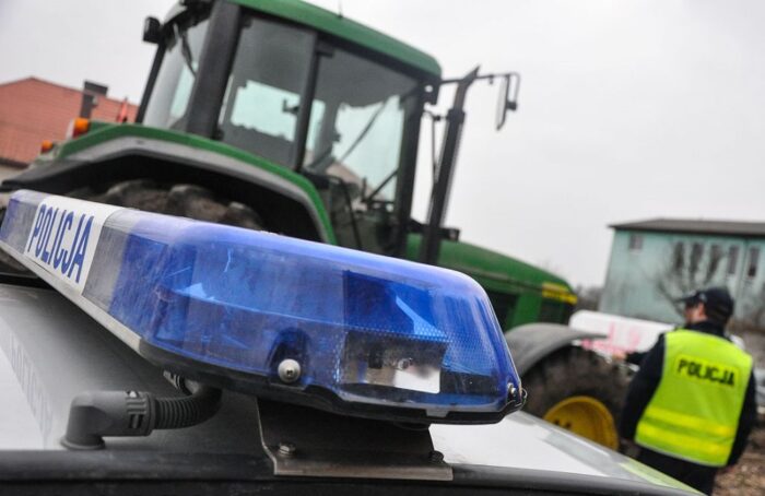 kolizja, zderzenie, auto, ciągnik